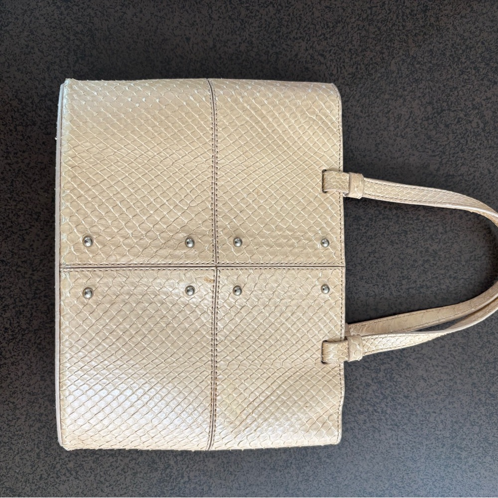 Elegant Cream Tote Bag by Tod’s